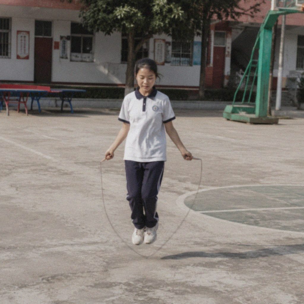 小区内跳绳训练